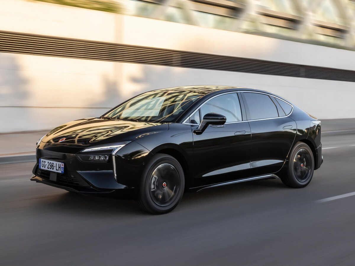 Mobilize Limo 2022 – 2023 Седан
