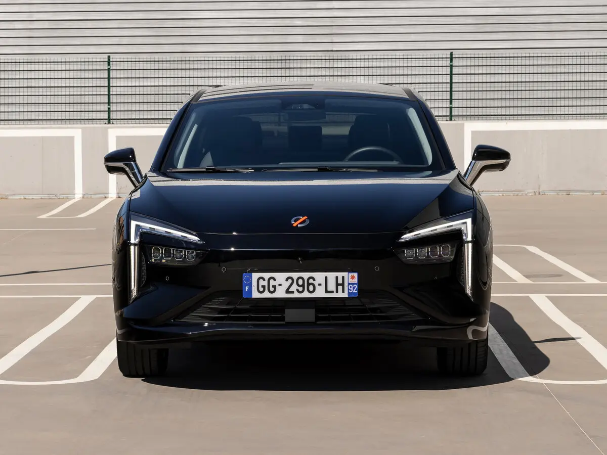 Mobilize Limo 2022 – 2023 Седан — photo 3