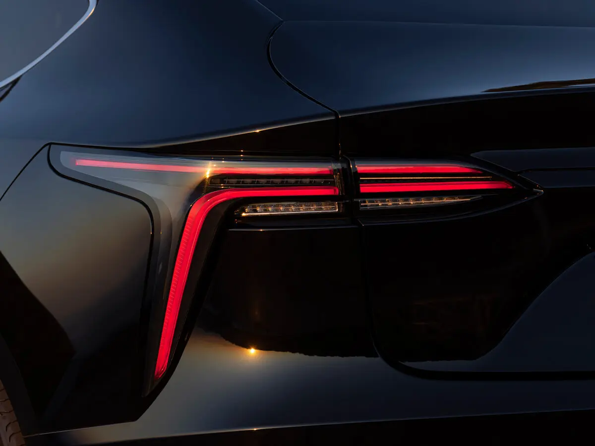 Mobilize Limo 2022 – 2023 Седан — photo 14