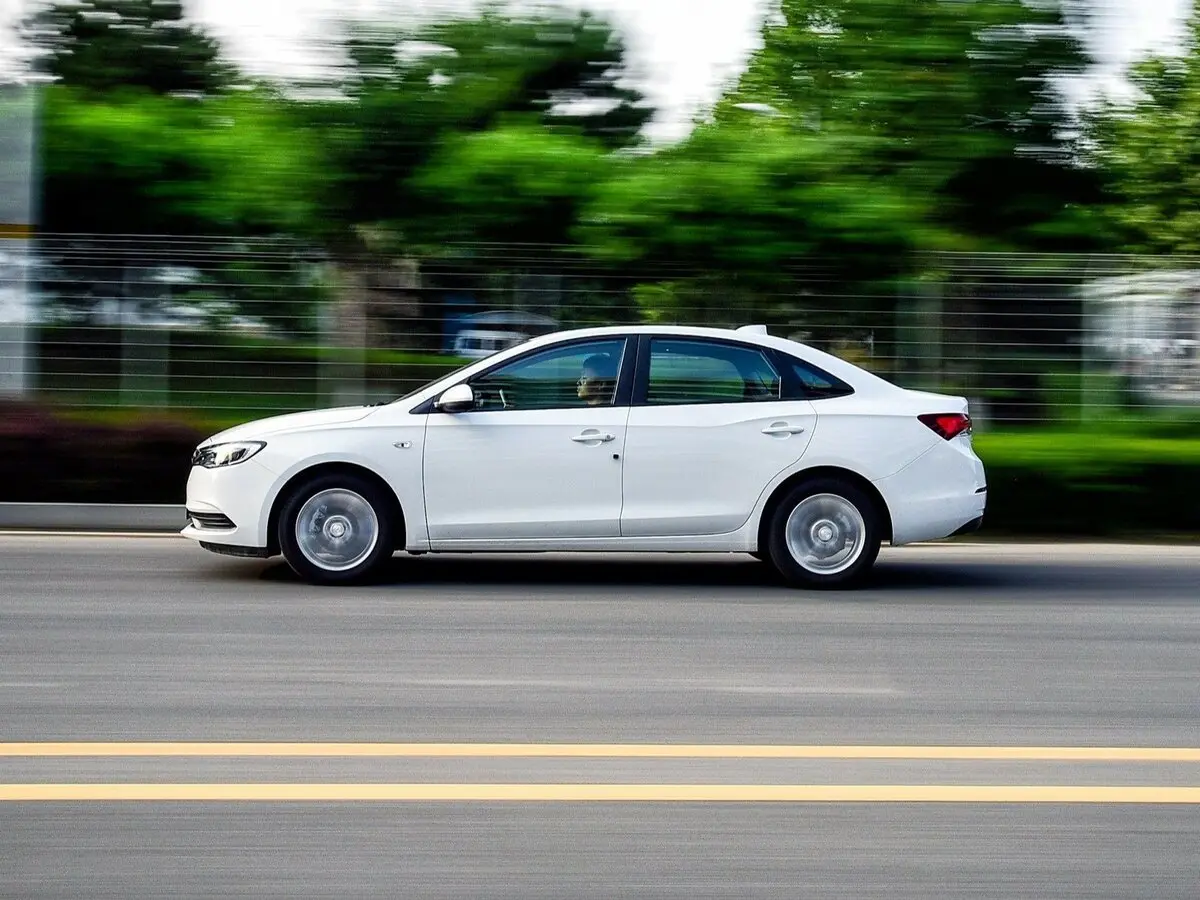 Buick Excelle III Рестайлинг Седан GT — 照片 2