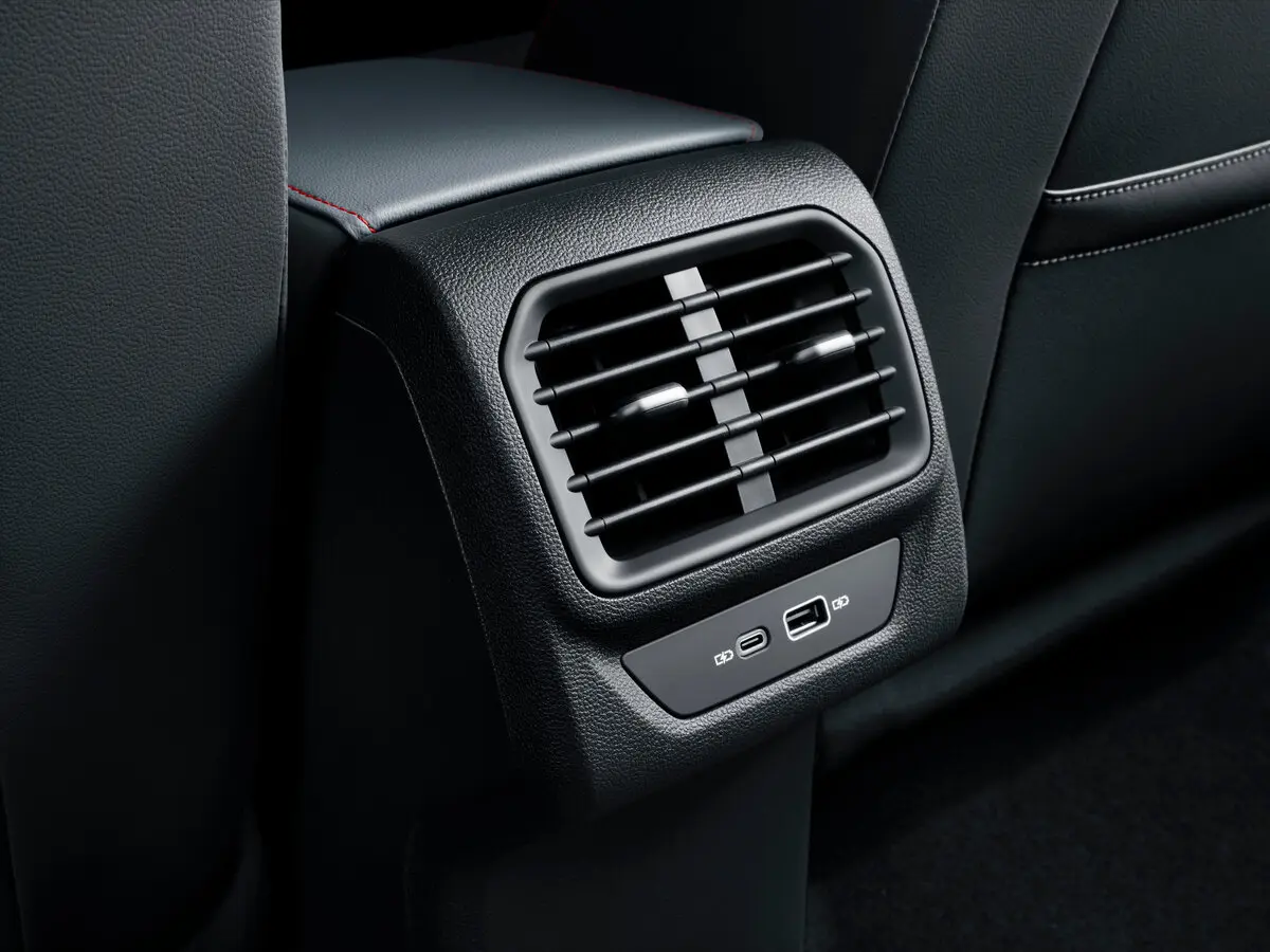 Volkswagen Lamando II Лифтбек L — фото 16