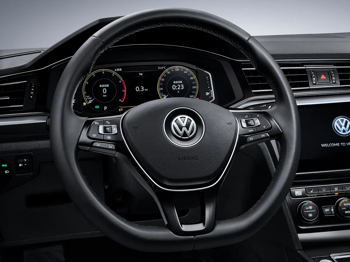 Volkswagen Lamando I Рестайлинг Седан — фото 9