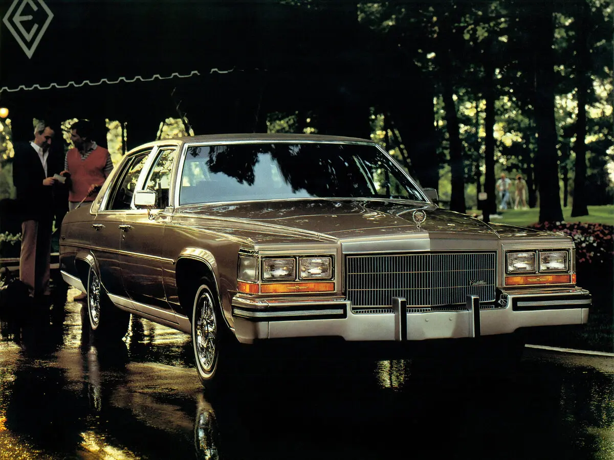 Cadillac Fleetwood Brougham II Рестайлинг Седан — сүрөт 4