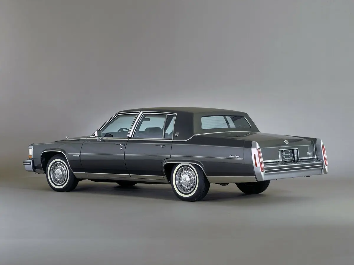 Cadillac Fleetwood Brougham II Рестайлинг Седан — сүрөт 5