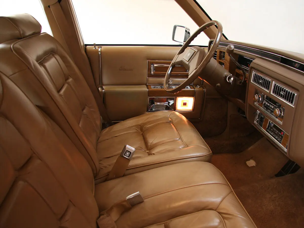 Cadillac Fleetwood Brougham II Рестайлинг Седан — сүрөт 6