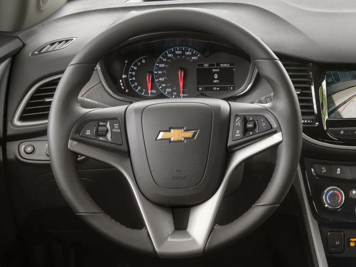 Chevrolet Tracker III Рестайлинг Внедорожник 5 дв. — сүрөт 8