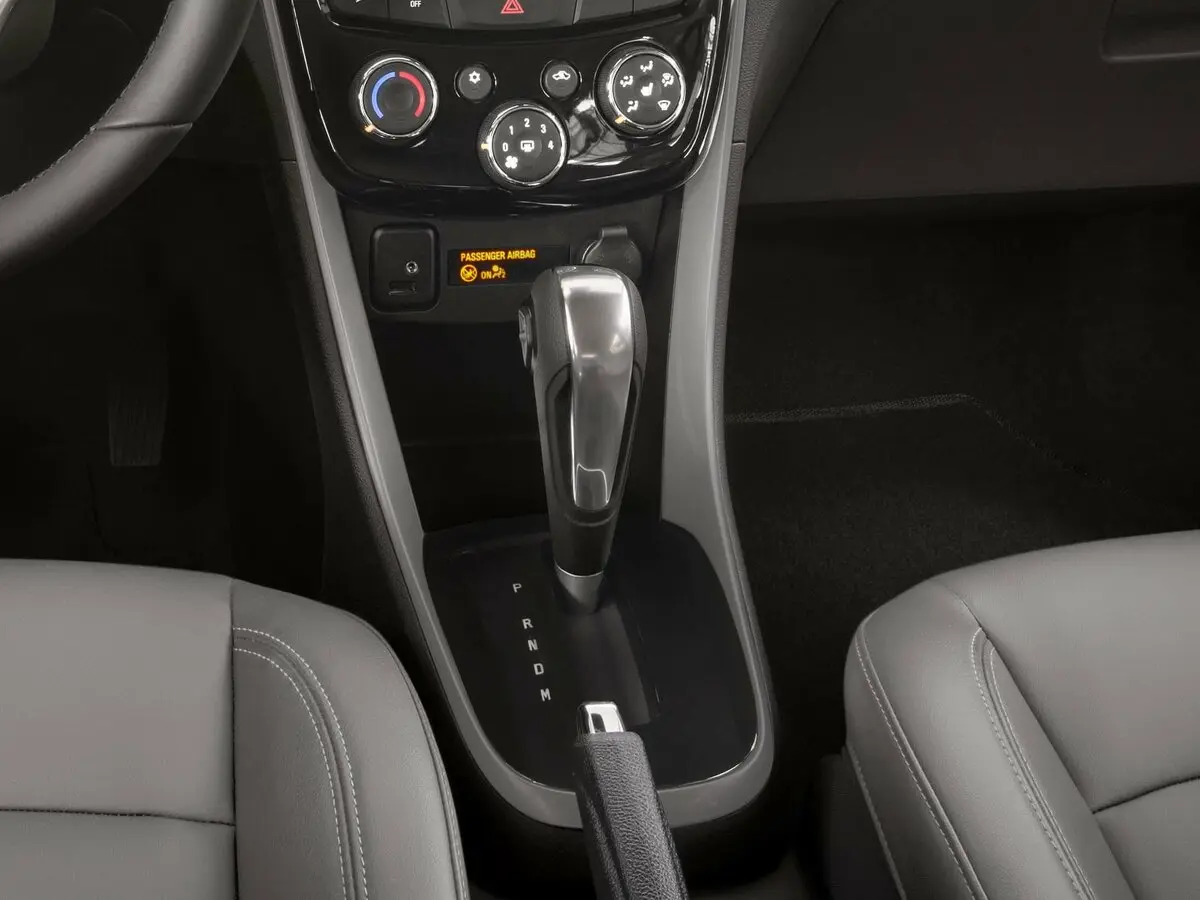 Chevrolet Tracker III Рестайлинг Внедорожник 5 дв. — сүрөт 10