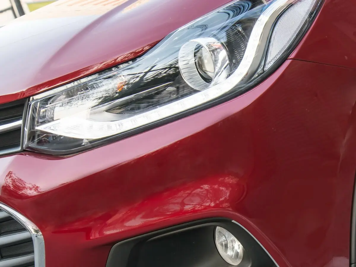 Chevrolet Tracker III Рестайлинг Внедорожник 5 дв. — сүрөт 12