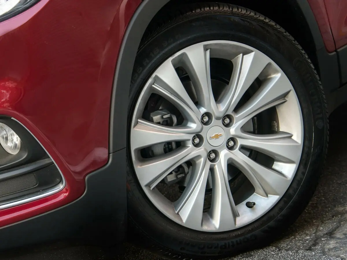 Chevrolet Tracker III Рестайлинг Внедорожник 5 дв. — сүрөт 14