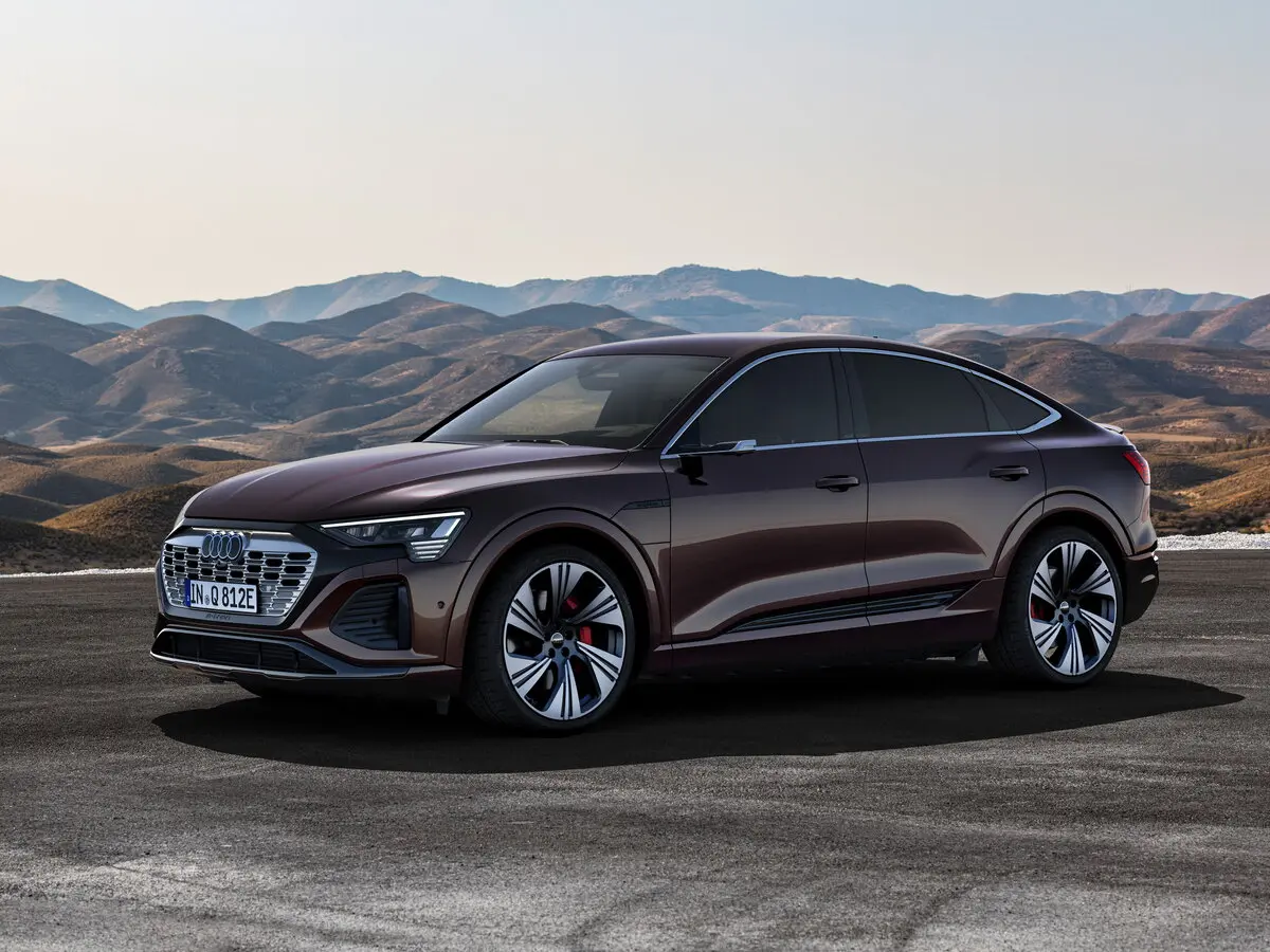 Audi Q8 Sportback e-tron 2022 – 2025