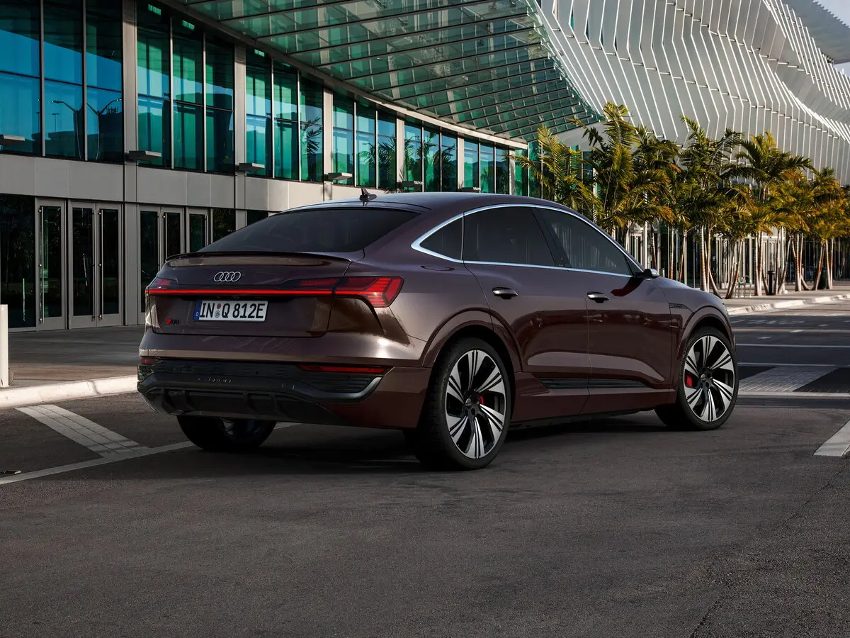 Audi Q8 Sportback e-tron 2022 – 2025 Внедорожник 5 дв. — сүрөт 5