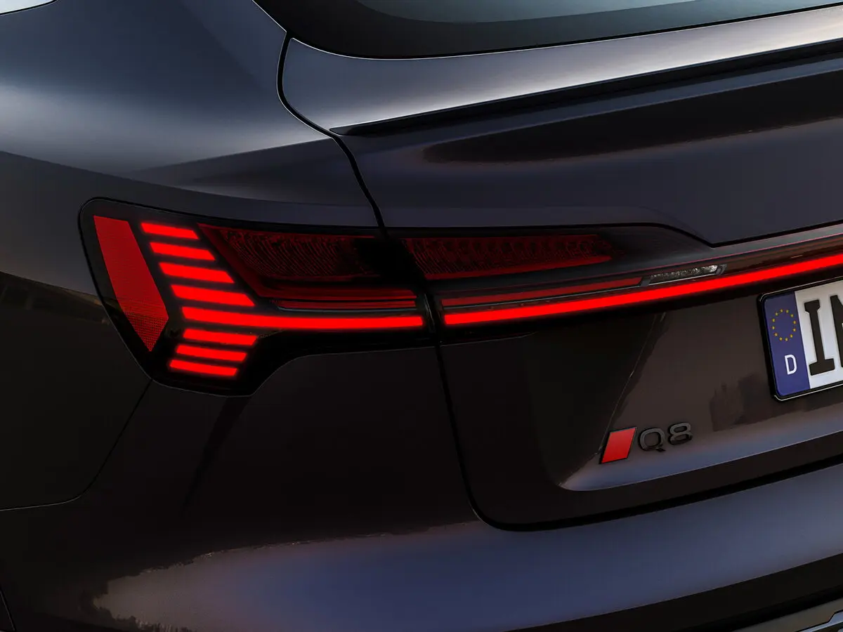 Audi Q8 Sportback e-tron 2022 – 2025 Внедорожник 5 дв. — сүрөт 11