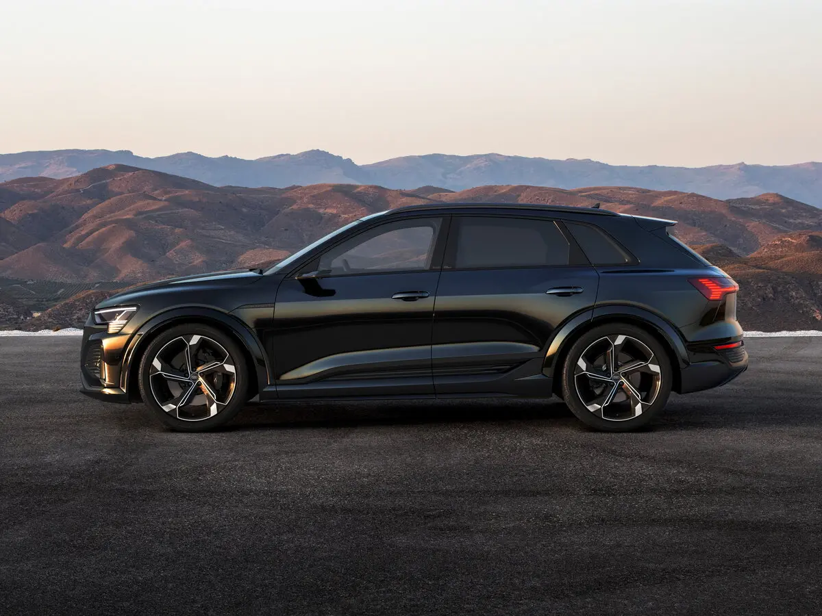 Audi SQ8 e-tron 2022 – 2025 Внедорожник 5 дв. — сүрөт 2