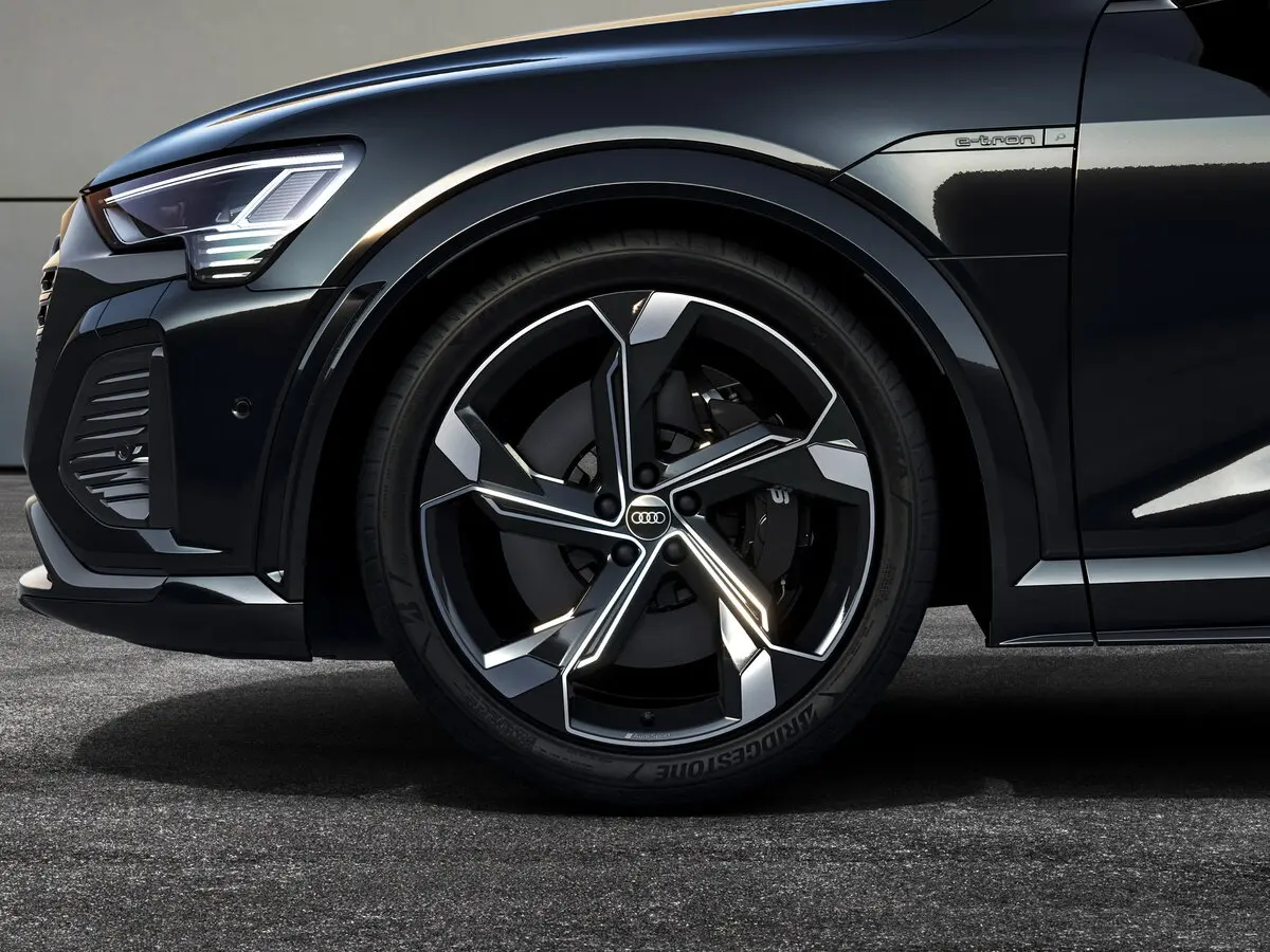 Audi SQ8 e-tron 2022 – 2025 Внедорожник 5 дв. — сүрөт 14
