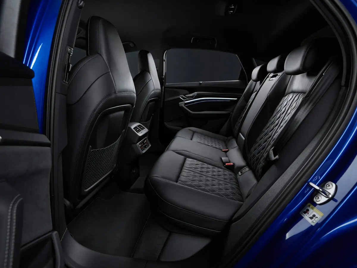 Audi SQ8 Sportback e-tron 2022 – 2025 Внедорожник 5 дв. — сүрөт 9