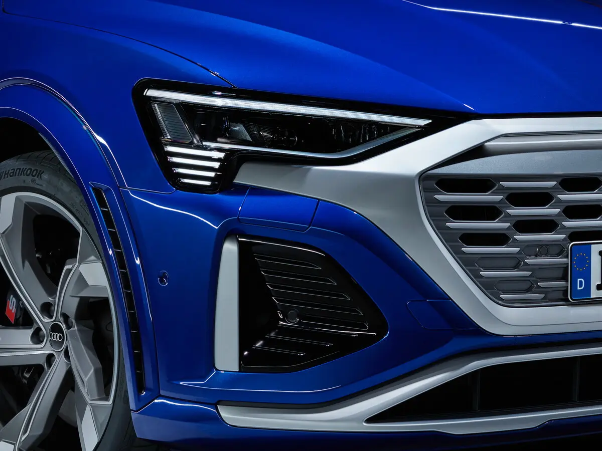 Audi SQ8 Sportback e-tron 2022 – 2025 Внедорожник 5 дв. — сүрөт 13