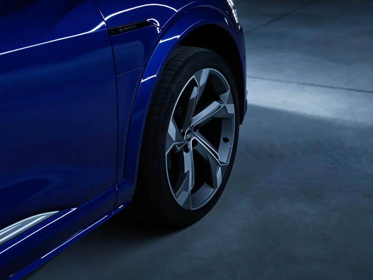 Audi SQ8 Sportback e-tron 2022 – 2025 Внедорожник 5 дв. — сүрөт 17