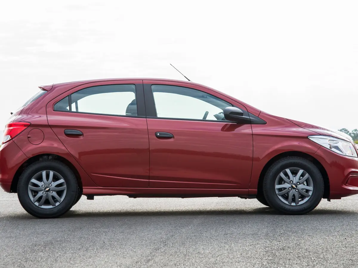 Chevrolet Onix I Хэтчбек 5 дв. — photo 2