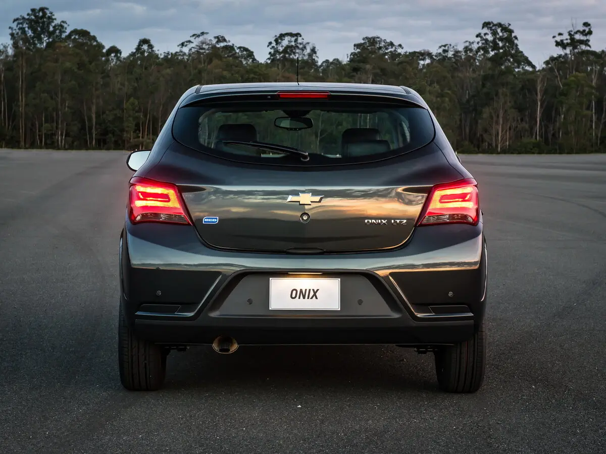 Chevrolet Onix I Рестайлинг Хэтчбек 5 дв. — сүрөт 4
