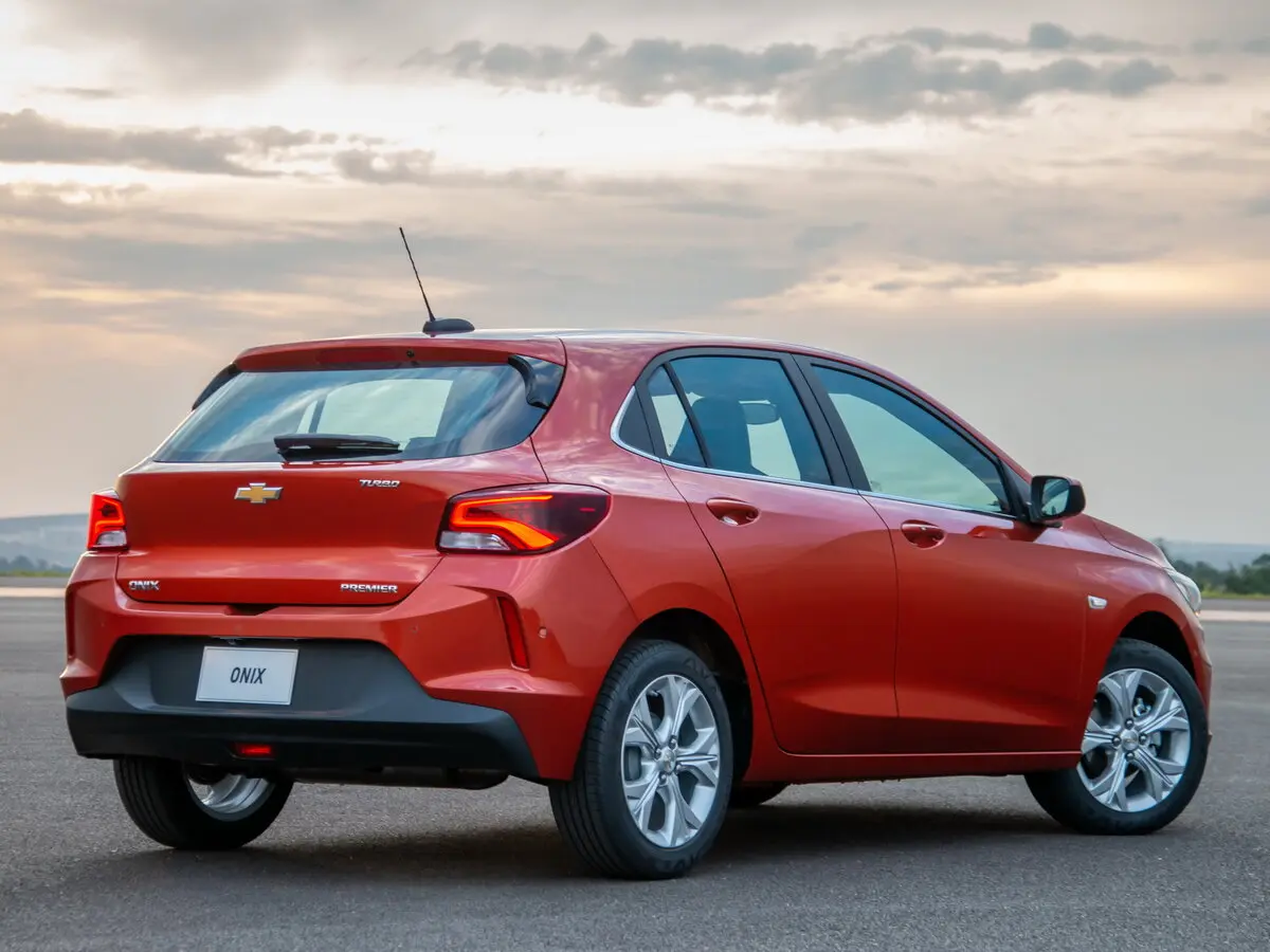 Chevrolet Onix II Хэтчбек 5 дв. — сүрөт 3