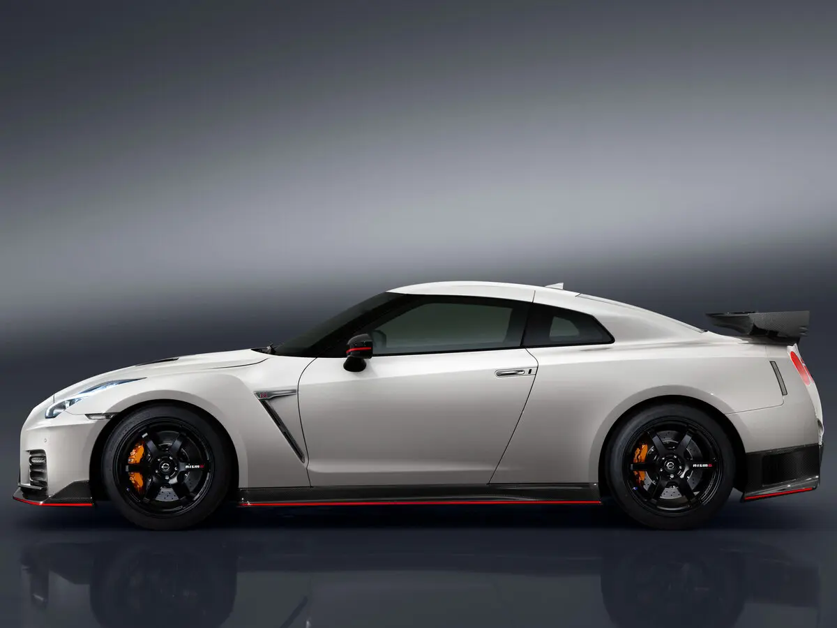 Nissan GT-R I Рестайлинг 3 Купе Nismo — 照片 2