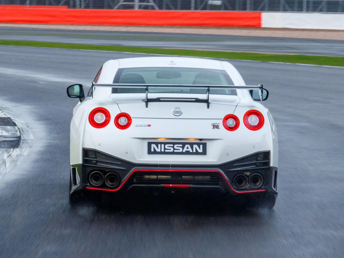 Nissan GT-R I Рестайлинг 3 Купе Nismo — 照片 4