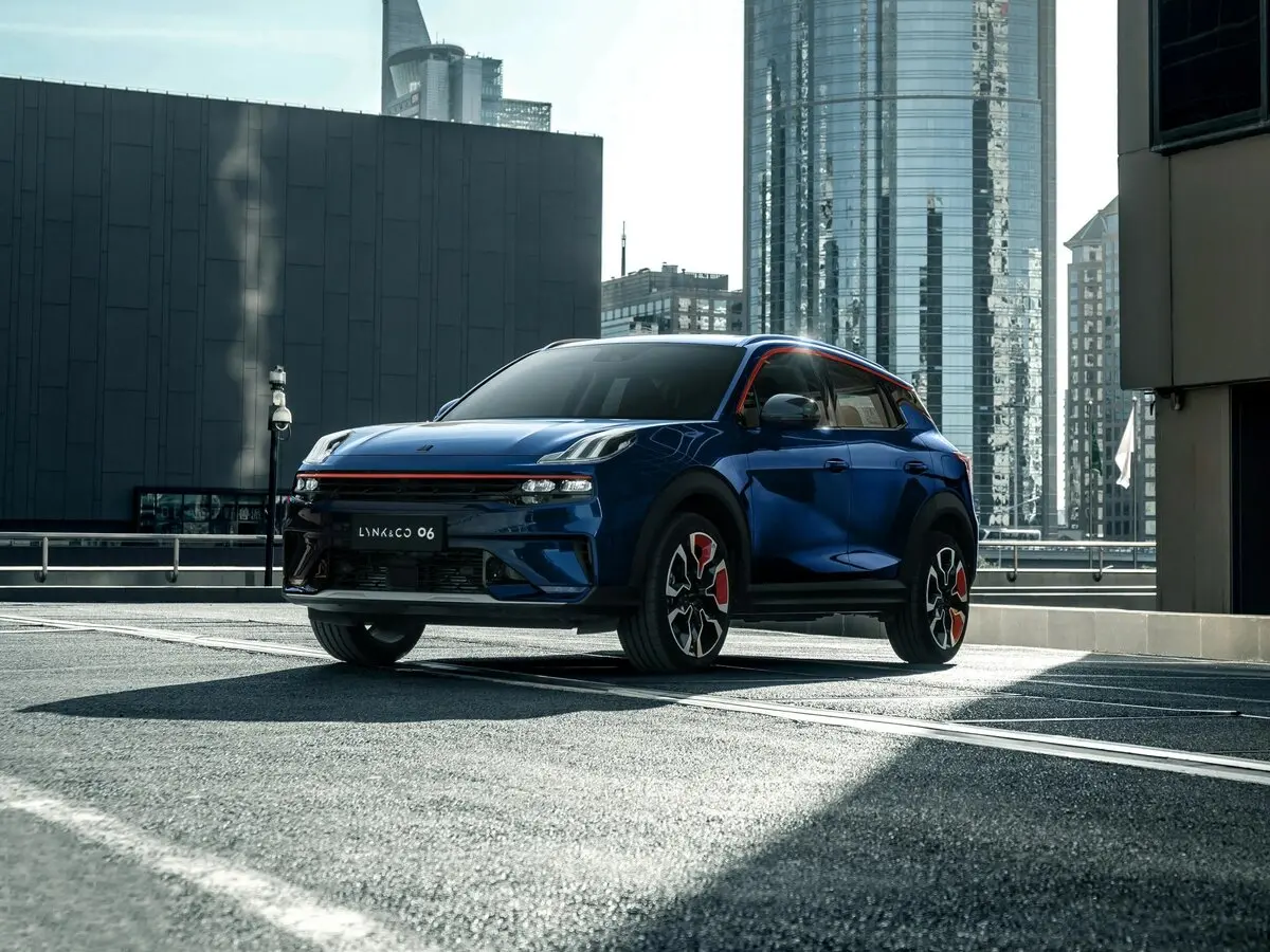 Lynk & Co 06 I