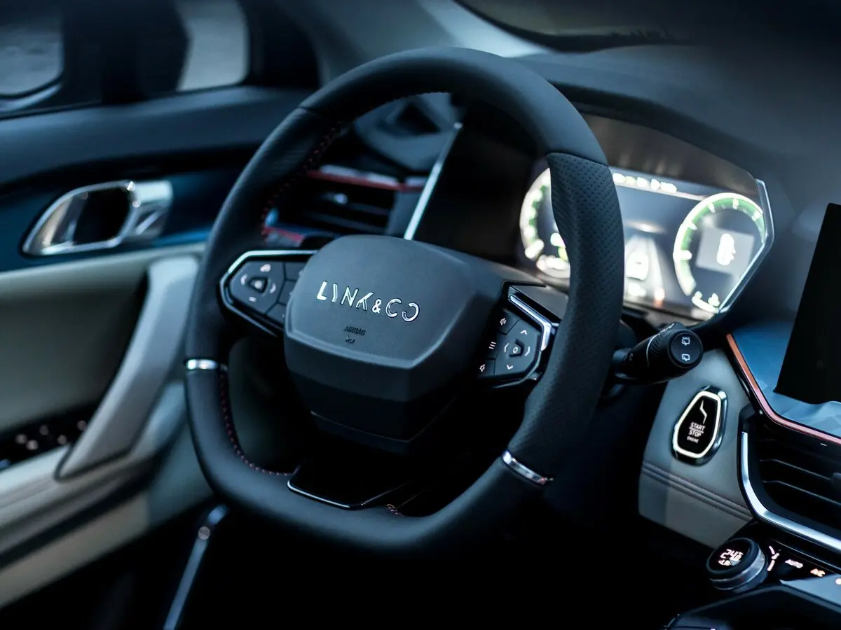 Lynk & Co 06 I Внедорожник 5 дв. — сүрөт 10