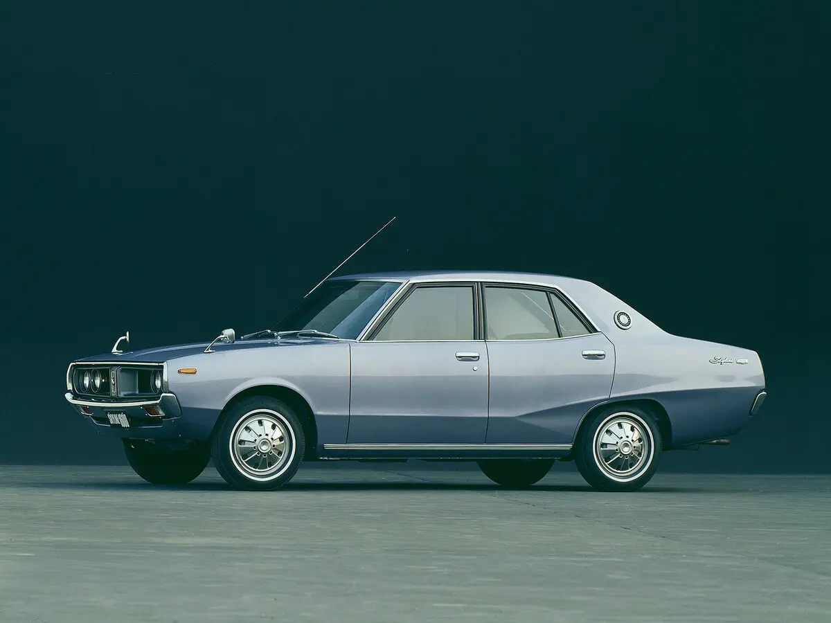 Nissan Skyline IV (C110) Седан — 照片 2