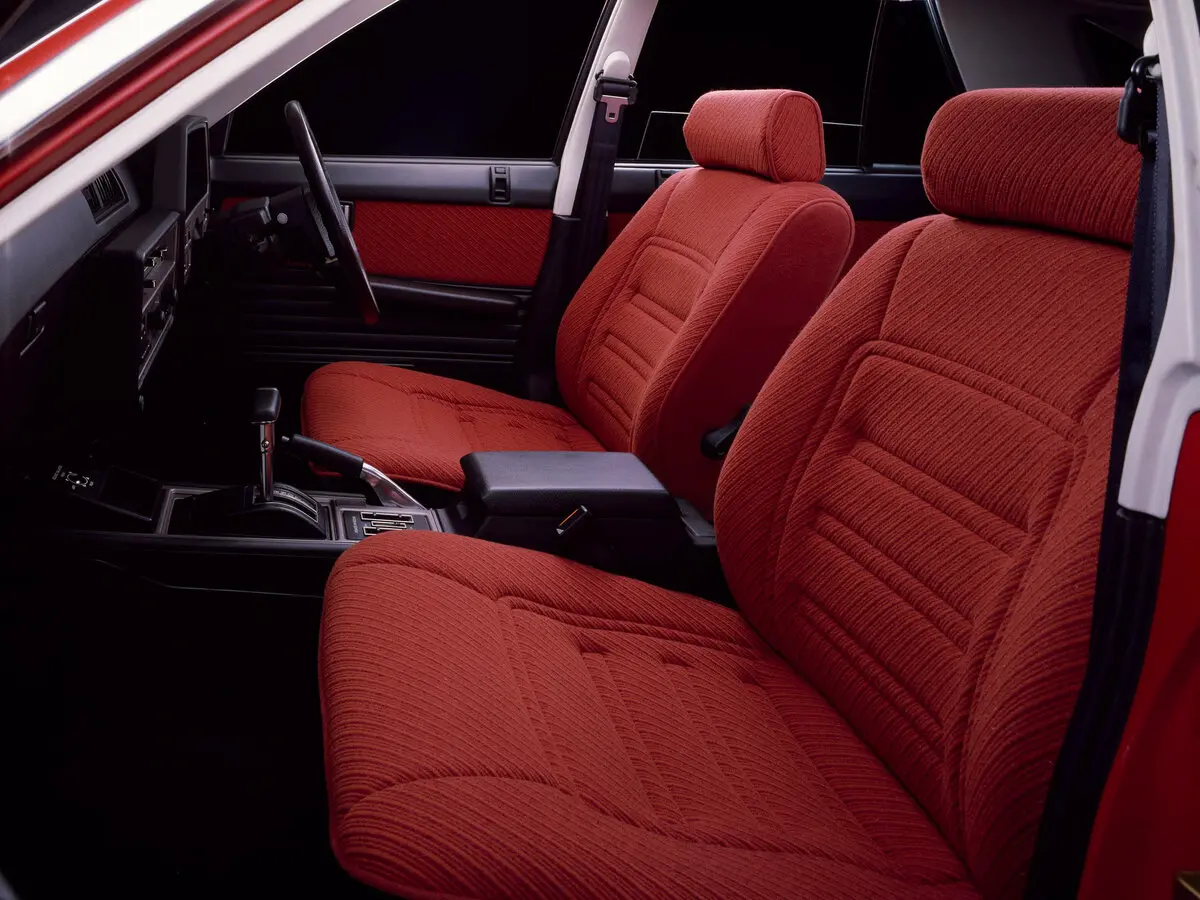 Nissan Skyline VI (R30) Лифтбек — сүрөт 5