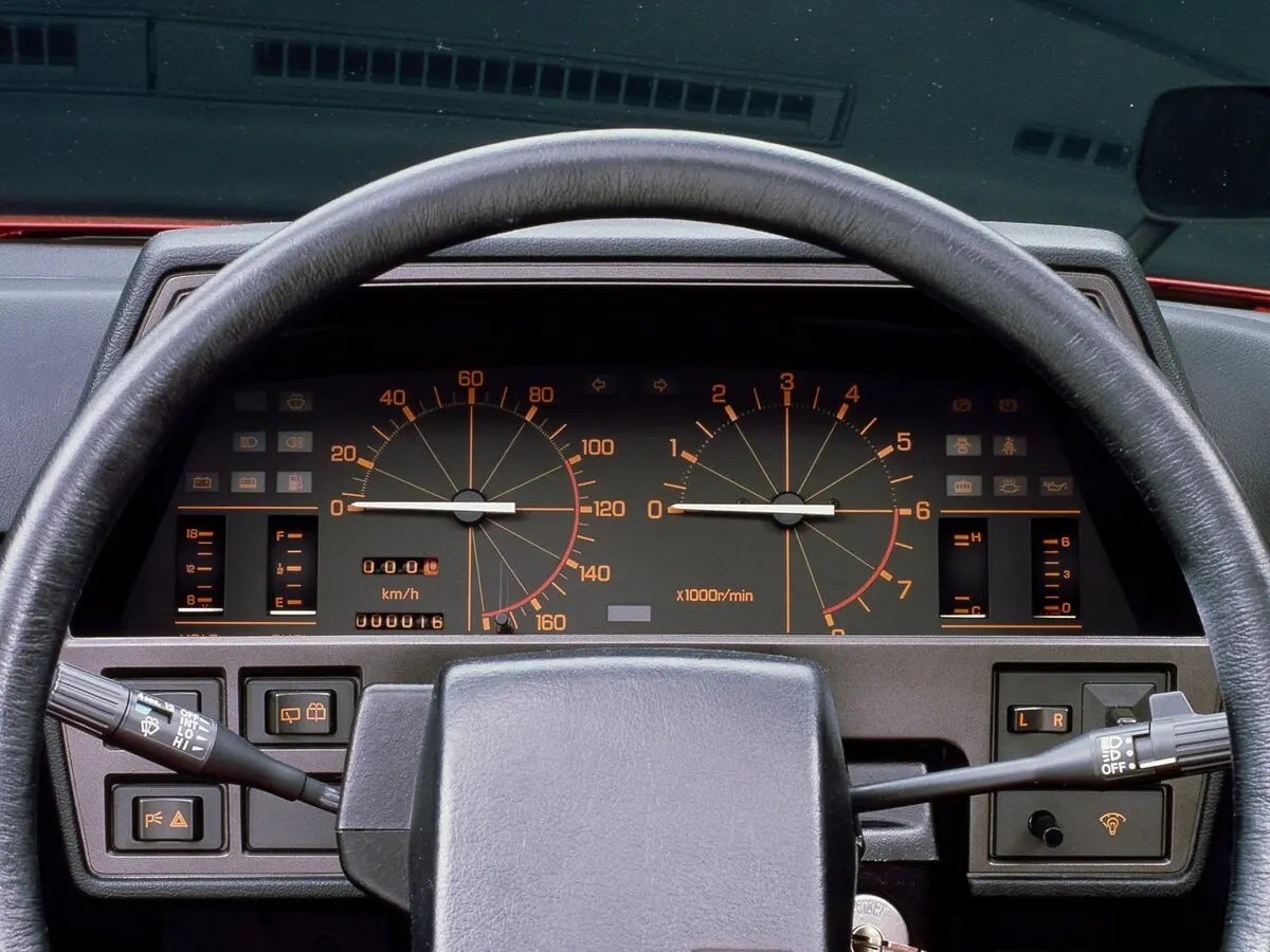 Nissan Skyline VI (R30) Лифтбек — сүрөт 6