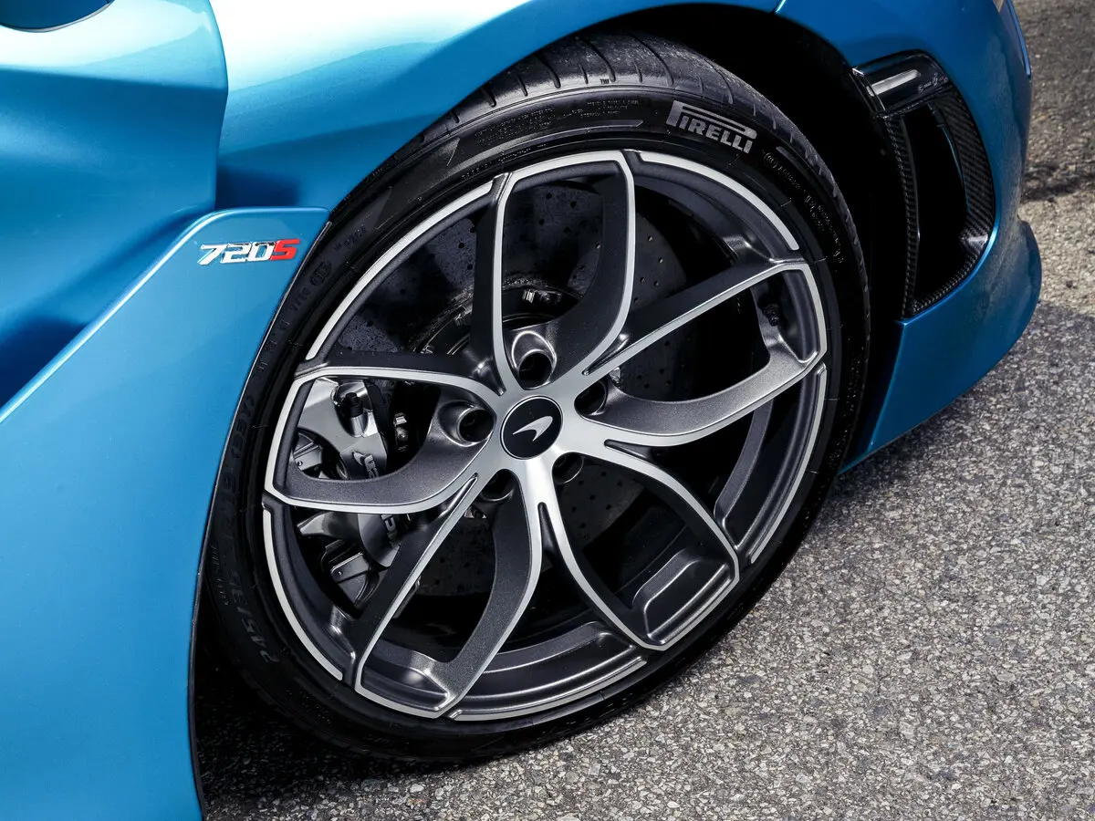 McLaren 720S 2017 – 2023 Родстер Spider — photo 15