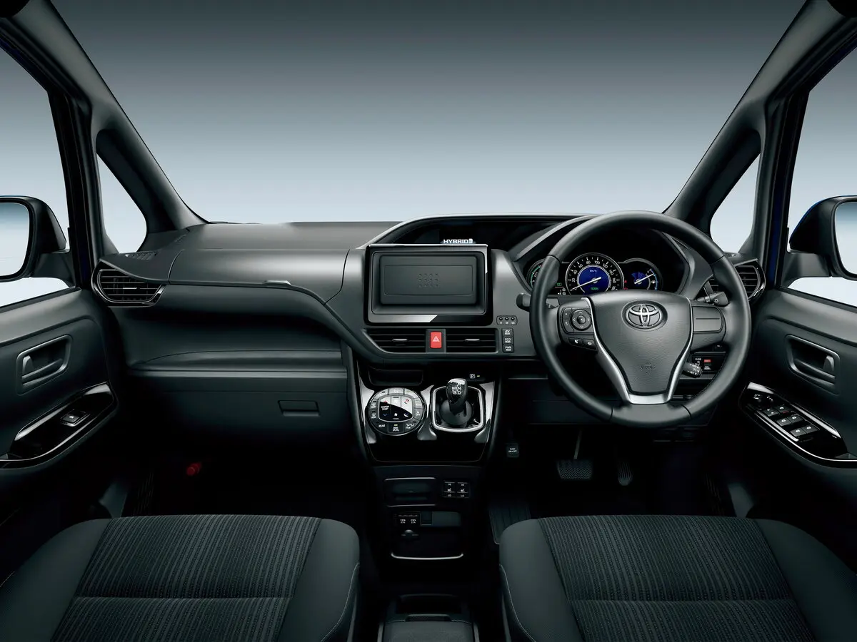 Toyota Noah III (R80) Рестайлинг Минивэн — фото 4