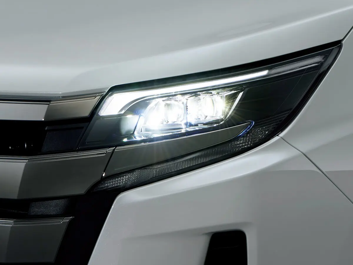 Toyota Noah III (R80) Рестайлинг Минивэн — фото 6