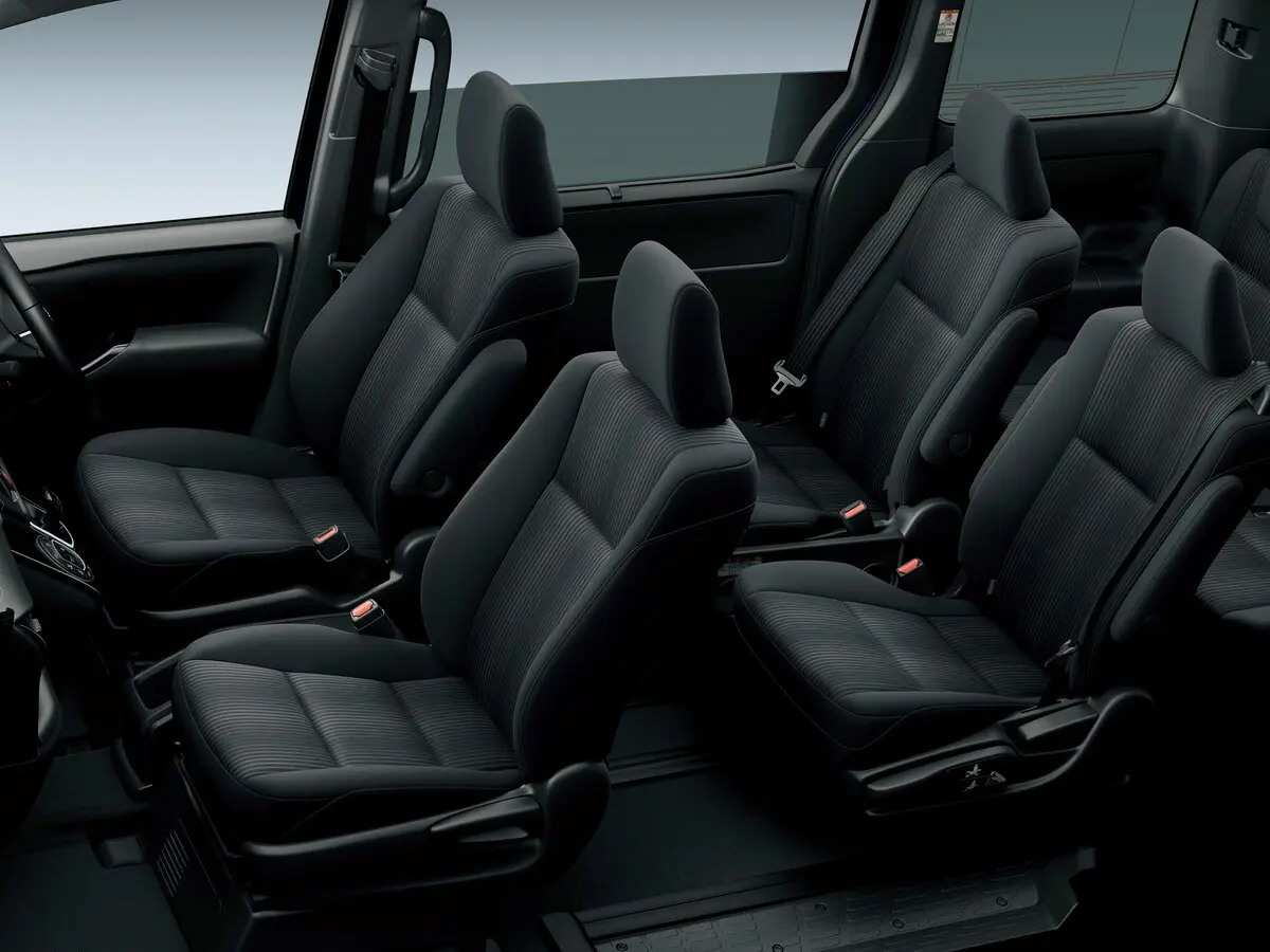 Toyota Noah III (R80) Рестайлинг Минивэн — фото 8