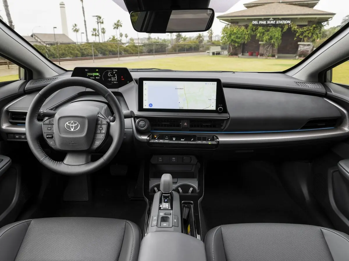 Toyota Prius V (XW60) Лифтбек — фото 5