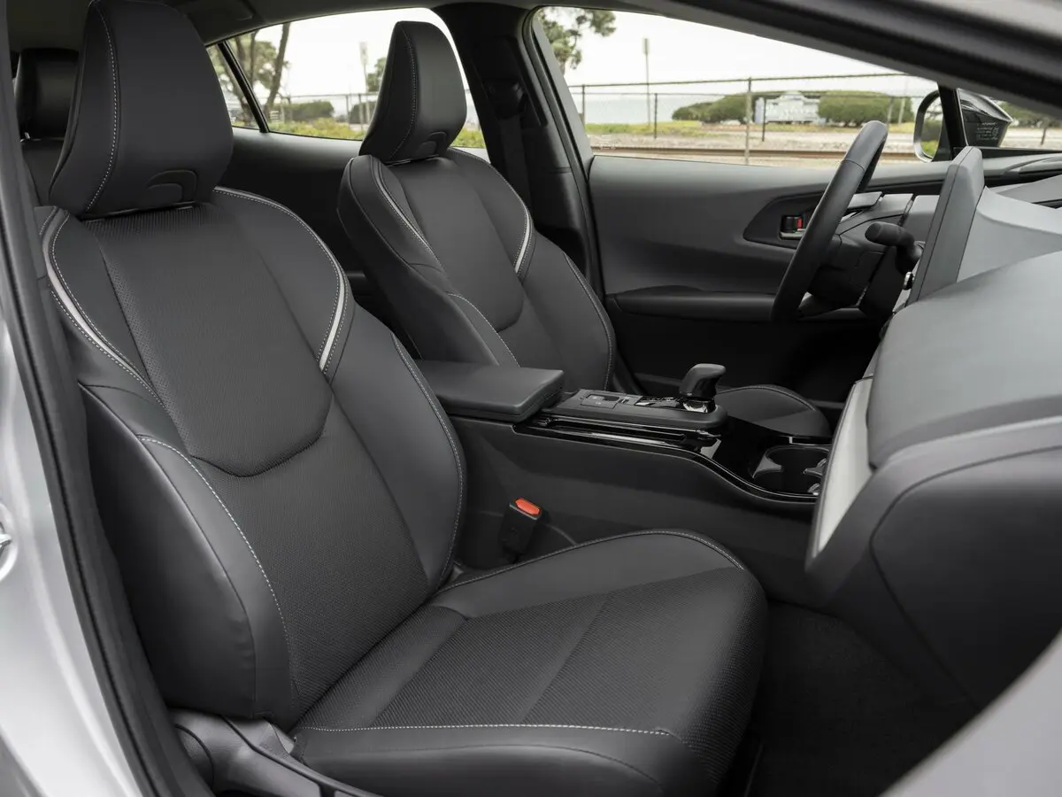 Toyota Prius V (XW60) Лифтбек — фото 6