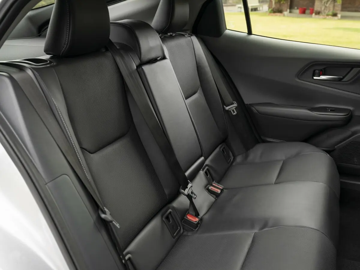 Toyota Prius V (XW60) Лифтбек — фото 9