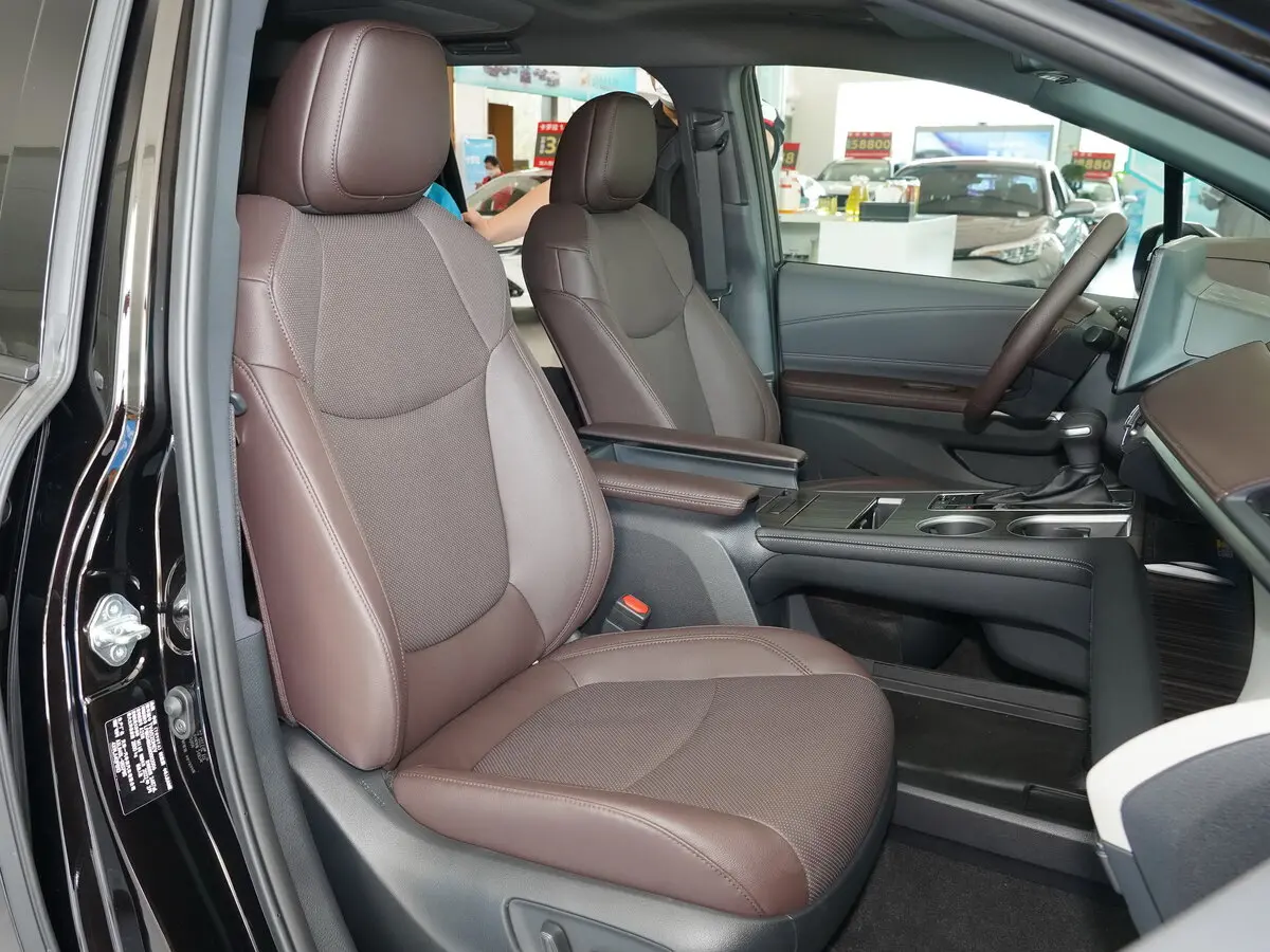 Toyota Granvia XL40 (China Market) Минивэн — сүрөт 7