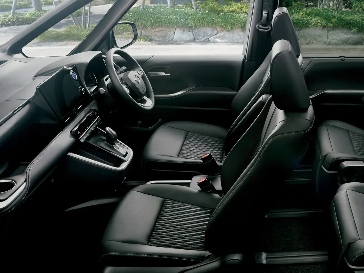 Toyota Noah IV (R90) Минивэн — фото 5