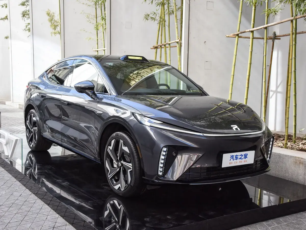 Rising Auto R7 2022 – н.в.