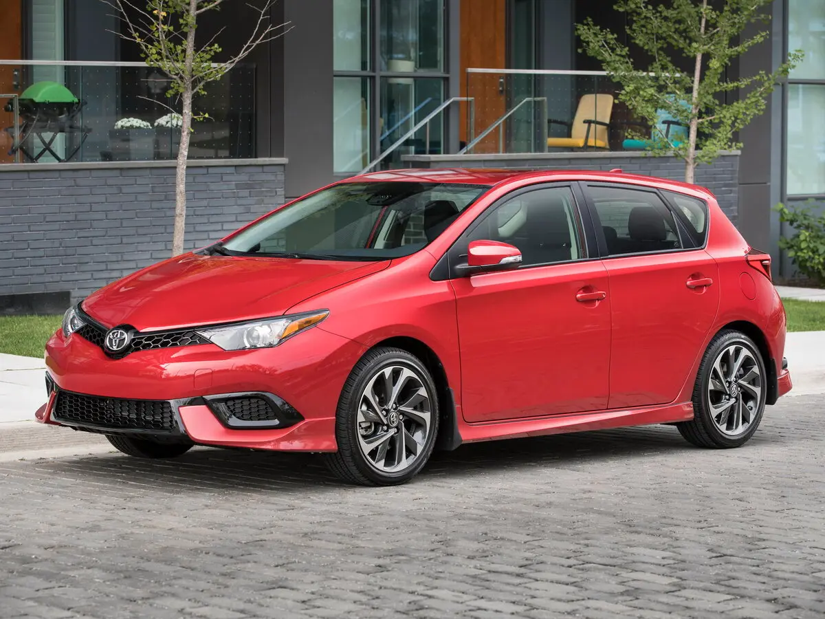Toyota Corolla XI (E160, E170, E180) Рестайлинг 1 Хэтчбек 5 дв. iM