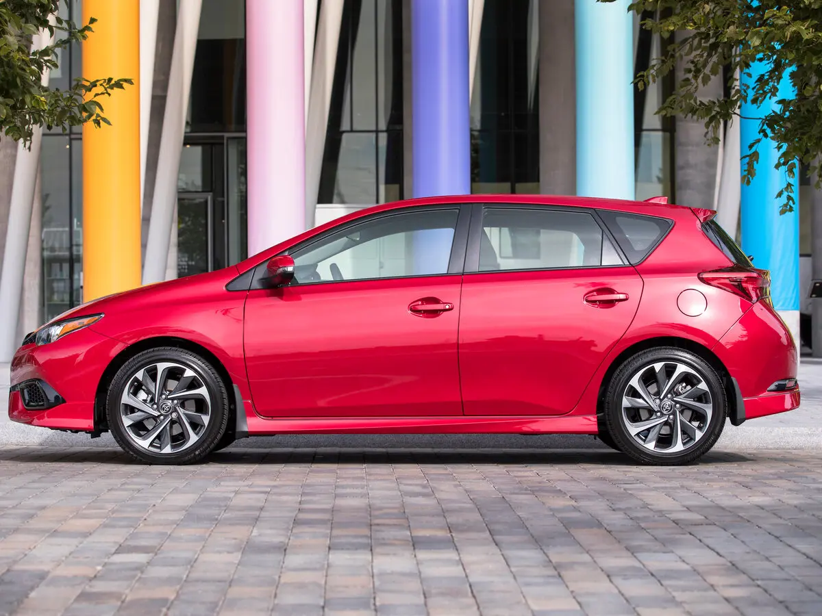 Toyota Corolla XI (E160, E170, E180) Рестайлинг 1 Хэтчбек 5 дв. iM — фото 2