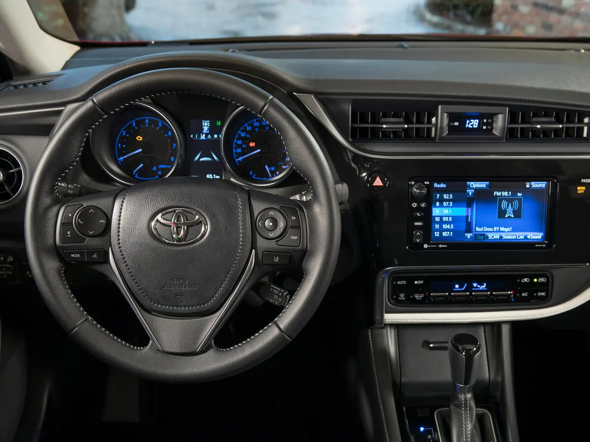 Toyota Corolla XI (E160, E170, E180) Рестайлинг 1 Хэтчбек 5 дв. iM — фото 5