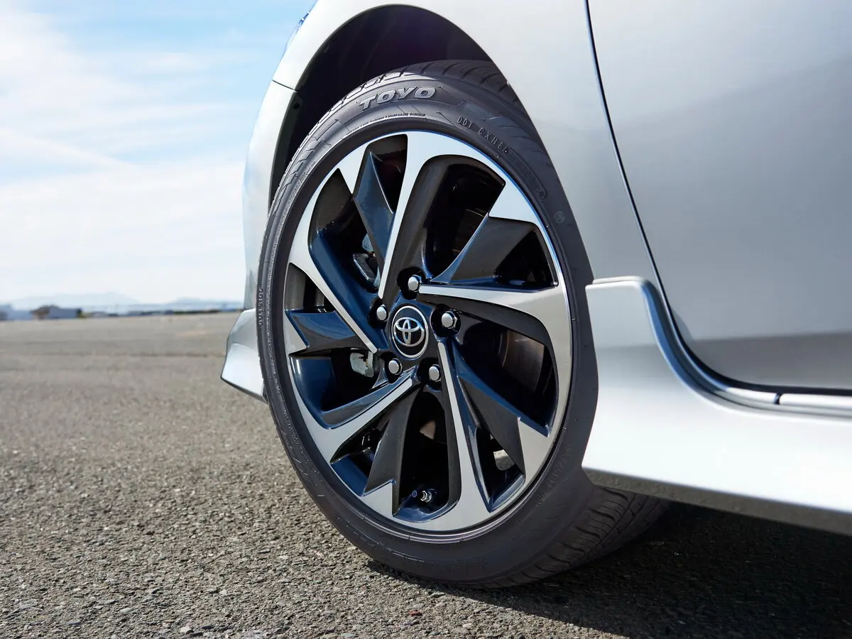 Toyota Corolla XI (E160, E170, E180) Рестайлинг 1 Хэтчбек 5 дв. iM — фото 14