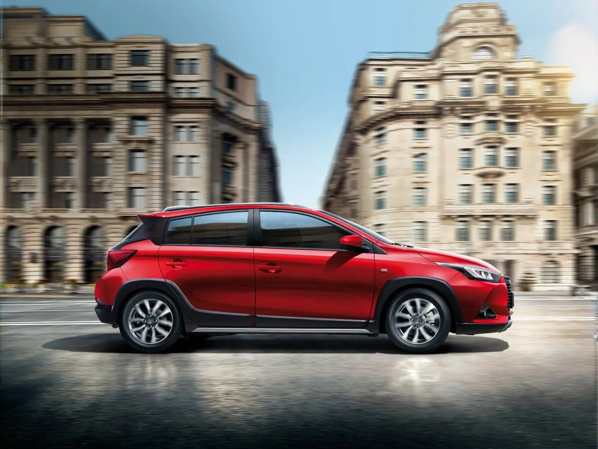 Toyota Yaris XP150 Рестайлинг Хэтчбек 5 дв. L X — сүрөт 2