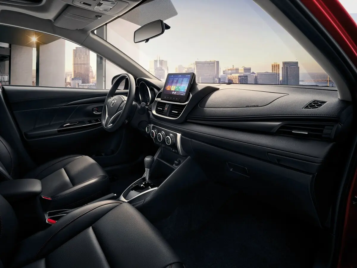 Toyota Yaris XP150 Рестайлинг Хэтчбек 5 дв. L X — сүрөт 4