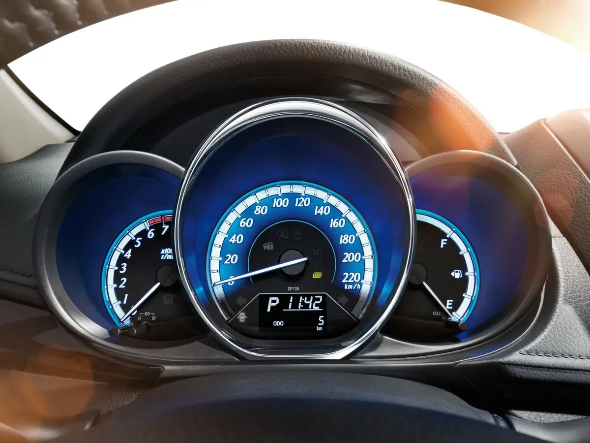 Toyota Yaris XP150 Рестайлинг Седан L — сүрөт 8