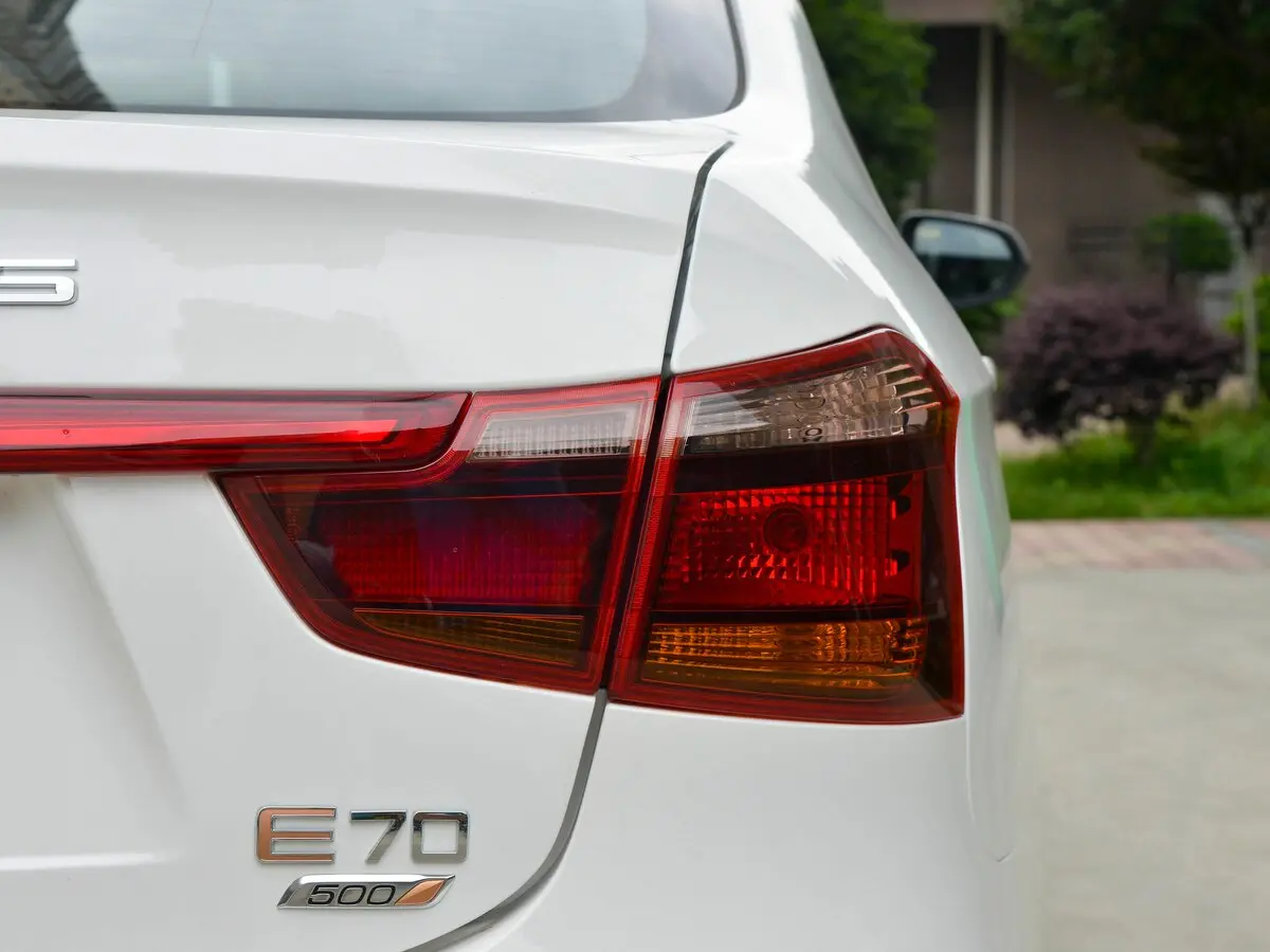 Dongfeng Aeolus E70 I Рестайлинг Седан — сүрөт 6