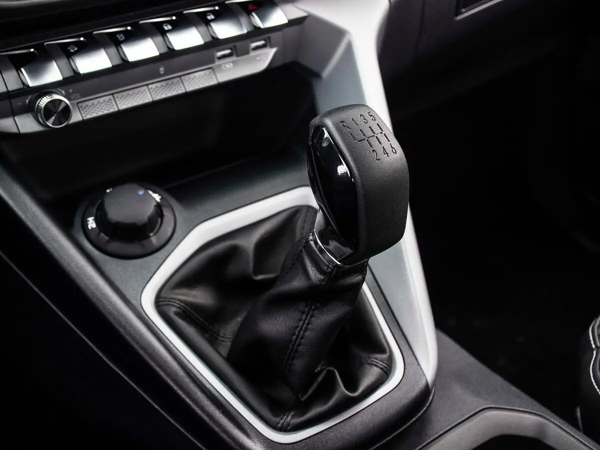 Changan Kaicene F70 I Пикап Двойная кабина — photo 11
